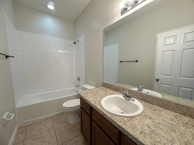 Building Photo - Fenced 3 Bed 2 Bath in SW Cape Coral Available Now!