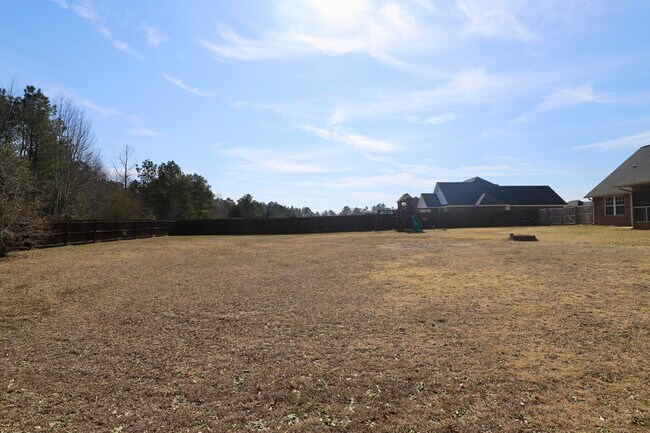 Building Photo - 3065 Temple Rd