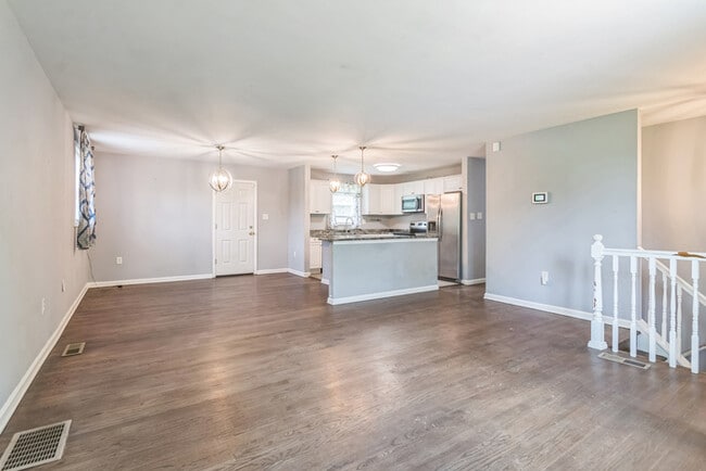 Building Photo - Pet Friendly Mid-Century Modern 4/Bedroom,...