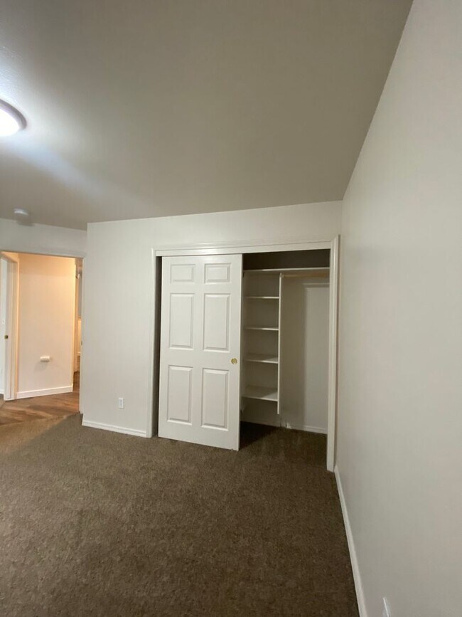 Building Photo - 313 S Meridian Rd