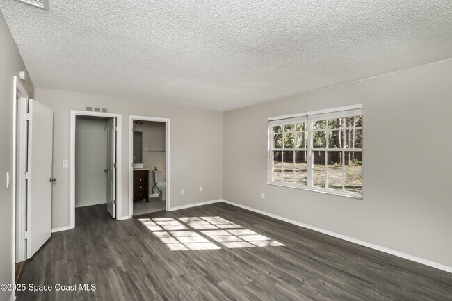 Building Photo - 1084 Thompson Rd SW