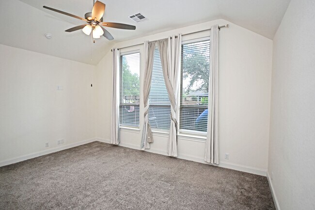 Building Photo - 1438 Oaklawn Dr