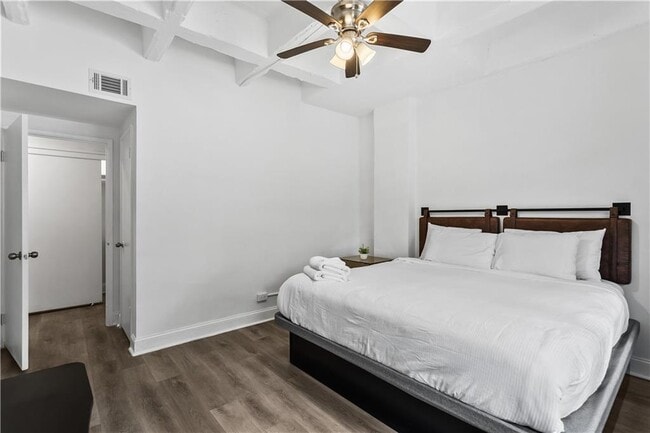 Building Photo - 3645 Peachtree Rd NE