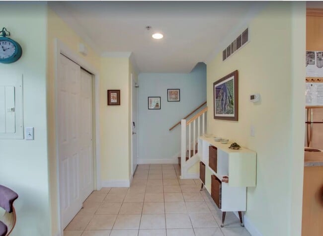 Building Photo - Move In Ready Winter Retreat in Downtown T...