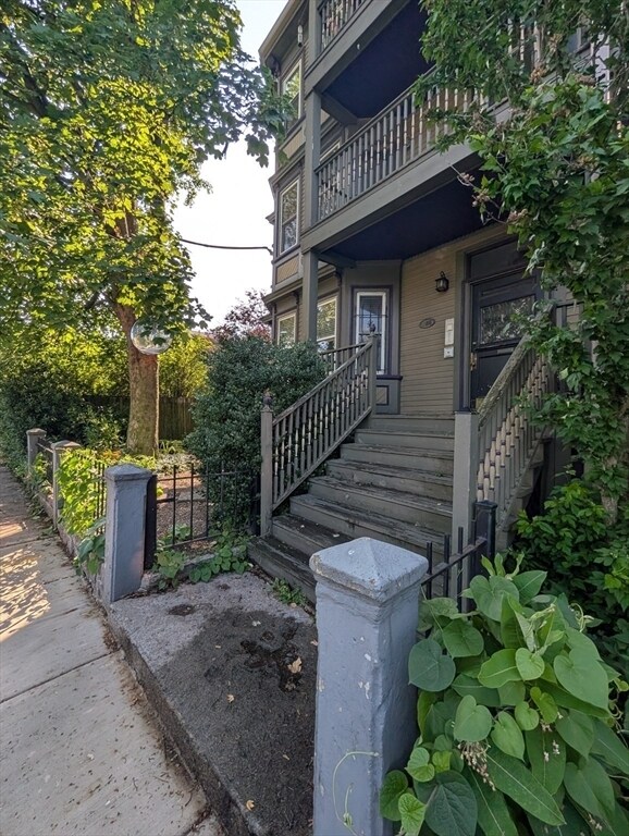 Building Photo - 186 Amory St