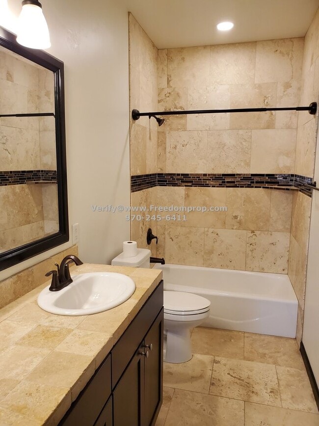 Building Photo - Just Like New – Move-In Ready Home in Gran...