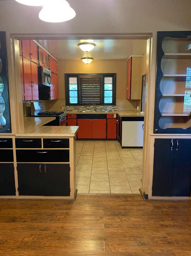 Building Photo - 3420 N 55th St
