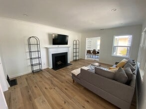 Building Photo - UNFURNISHED- 3B2B House in Toluca Lake/NoHo
