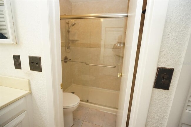 Building Photo - 6805 S Sheridan Rd