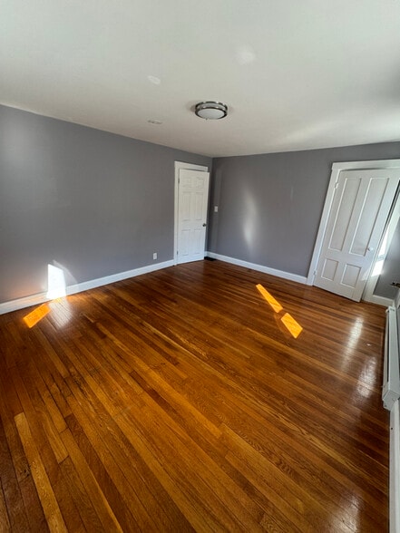 Building Photo - 1104 Pleasant St