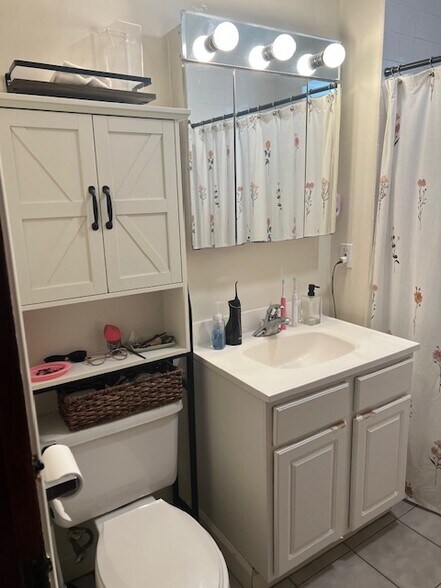 Building Photo - 2217 Rice W St