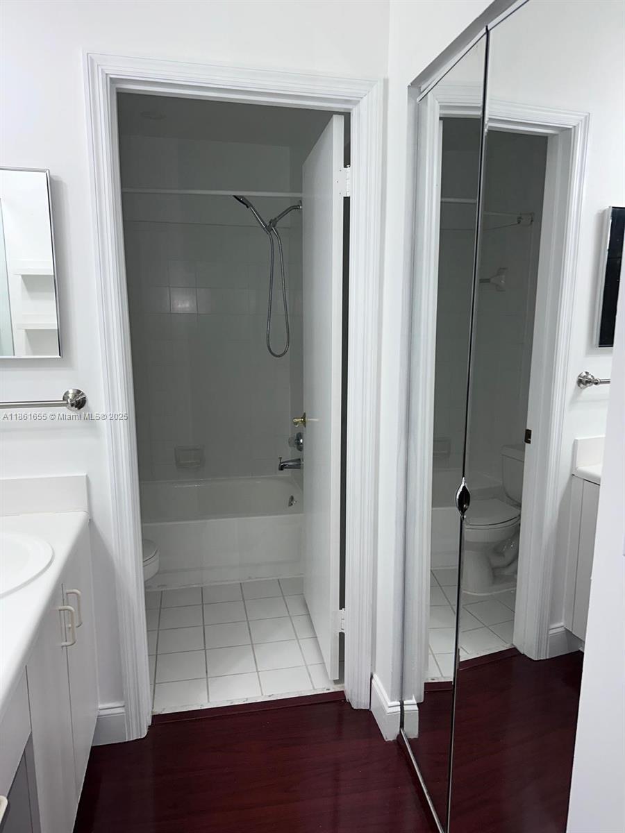 Building Photo - 991 Sevilla Cir