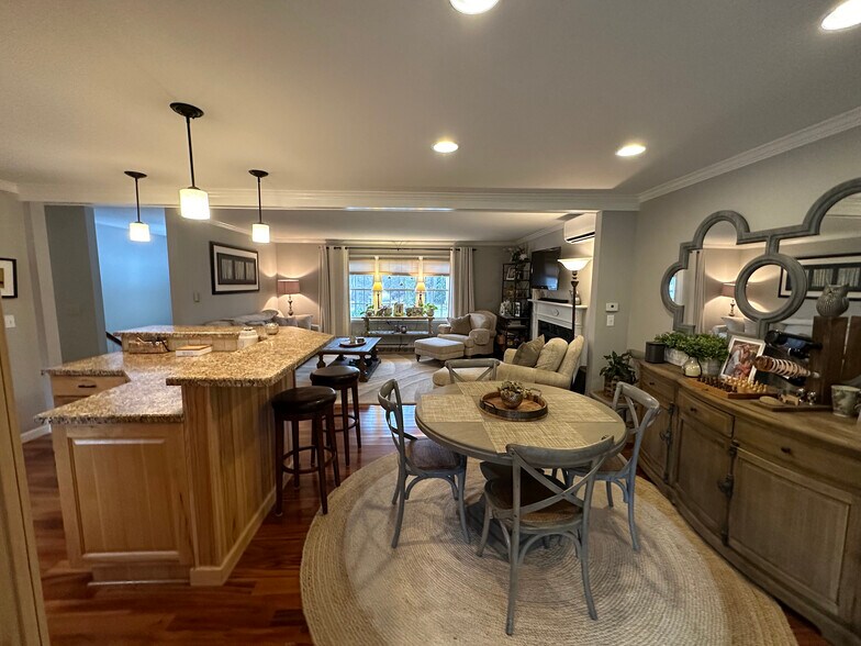 open living area - 7 Yandow Dr