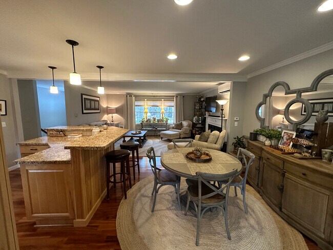 open living area - 7 Yandow Dr