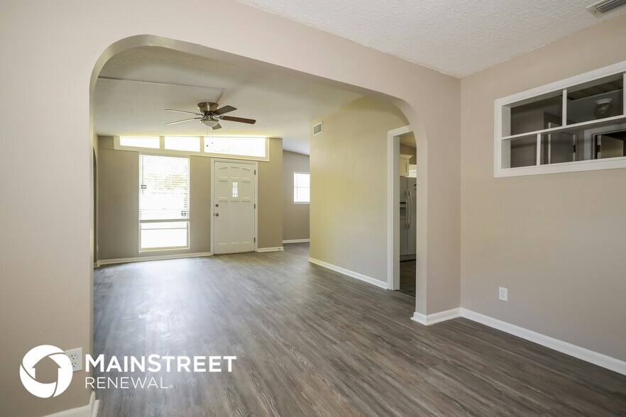 Building Photo - 1032 Busac Ave