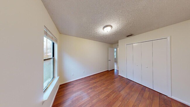 Building Photo - 3 Bed/2 Bath/ 2 Car Garage Home In Villas ...