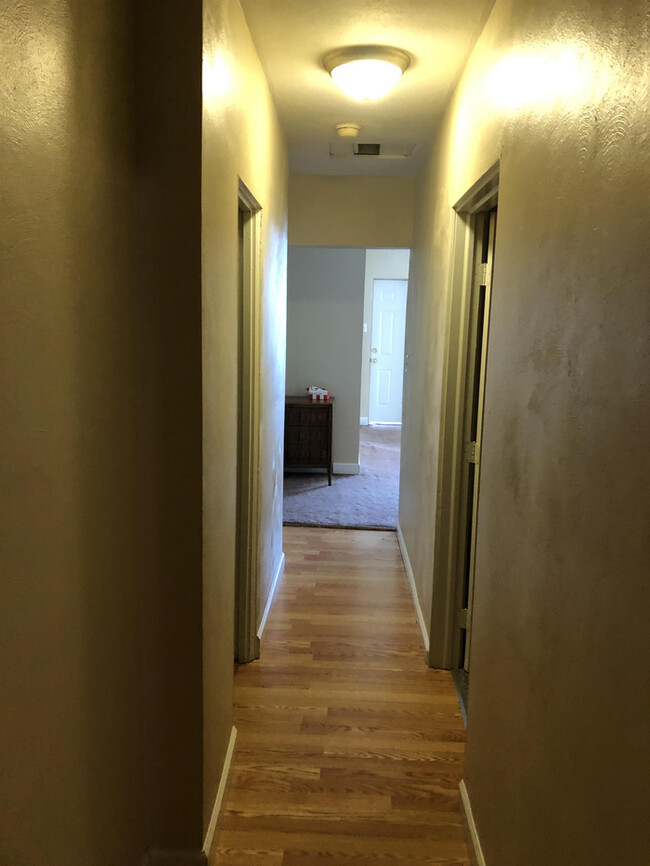 Building Photo - Spacious 2BR Apartment In Mt Oliver Area!