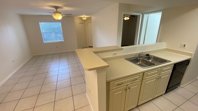 Building Photo - 2 Bedroom, 2 Bath in Kissimmee!