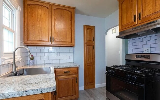 Building Photo - 5021 E 107th Updated 3/4 Bedroom
