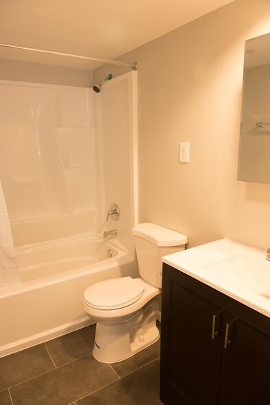 Building Photo - 1301 N Courthouse Rd