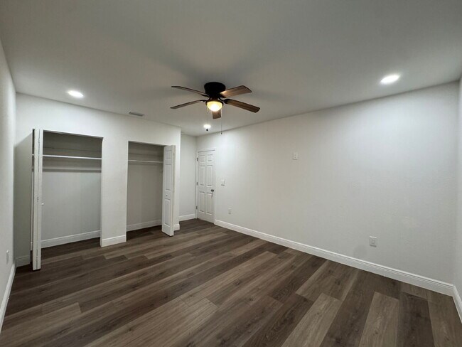 Building Photo - 148 Claire Ave