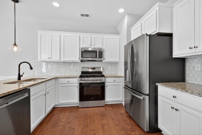 Building Photo - 3277 Castleberry Village Dr