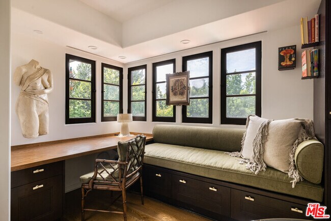 Building Photo - 1745 N Vista St