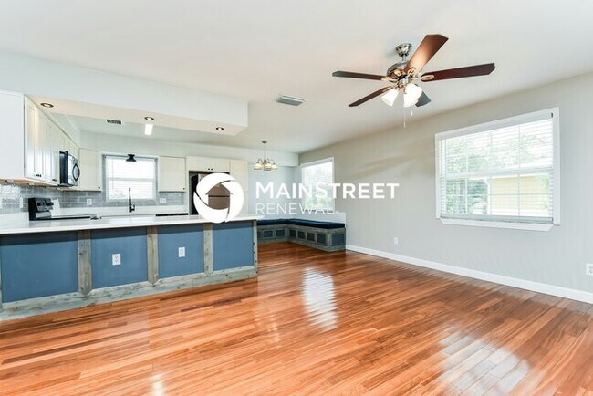 Building Photo - 3 Bedroom Pet-Friendly Home in Fort Myers, FL with Main Street Renewal