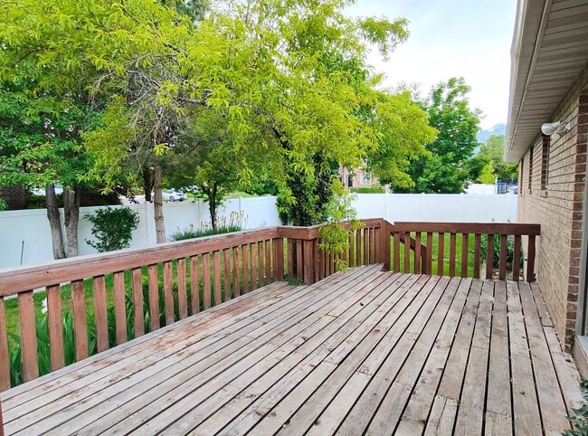 Building Photo - 5 BD 3 BA 2900 sq ft HOME IN DRAPER.