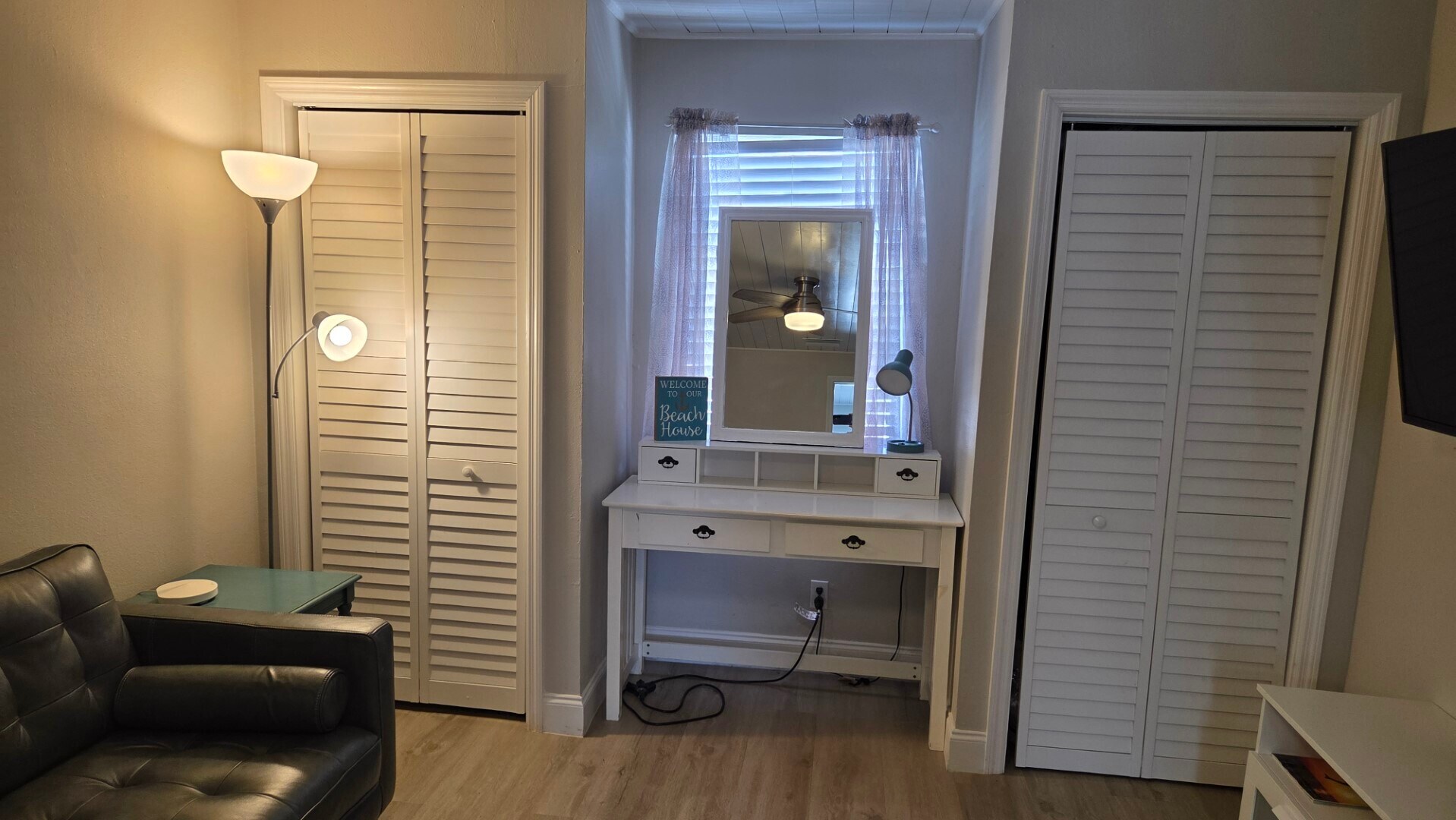 Desk Alcove - 1524 6th St NW