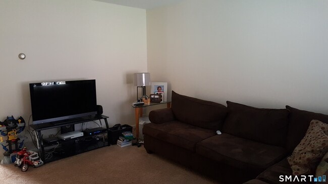 Building Photo - 71 1/2 Park Ave