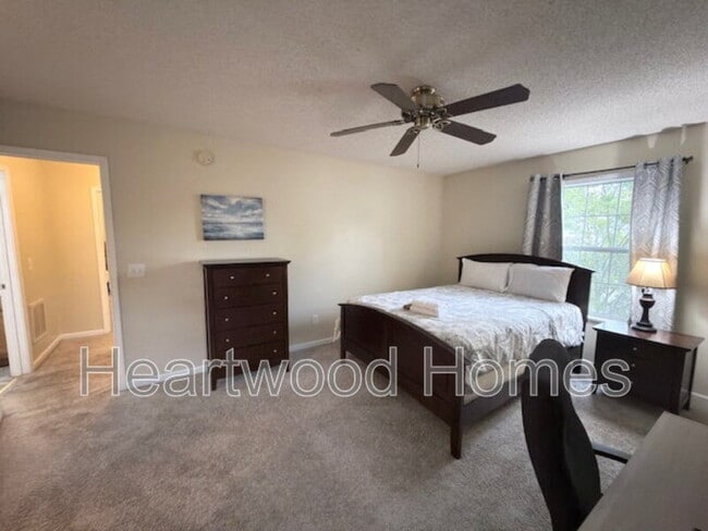 Building Photo - 264 Orchard Hill Dr