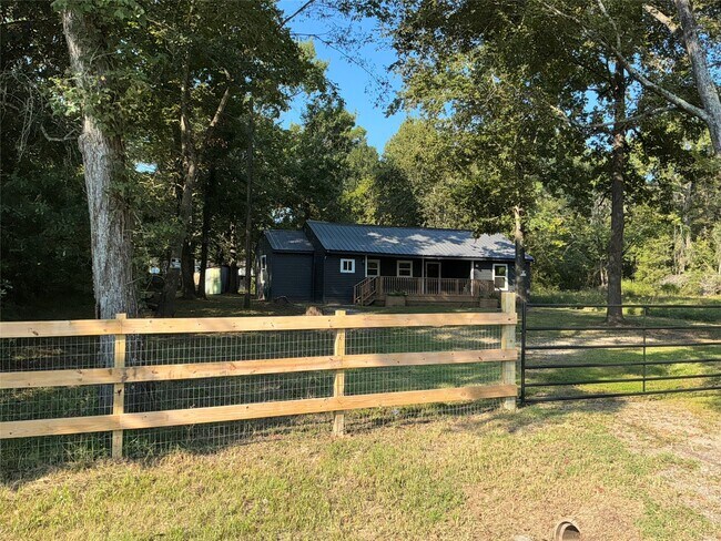 Building Photo - 10928 L&M Rd