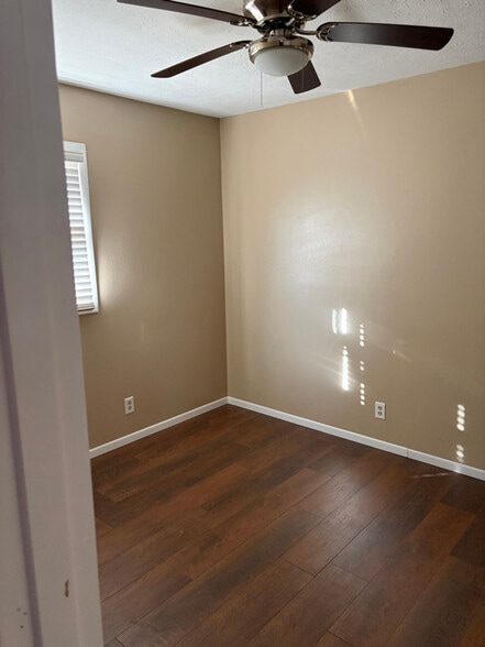 Building Photo - 506 Meadow Ln