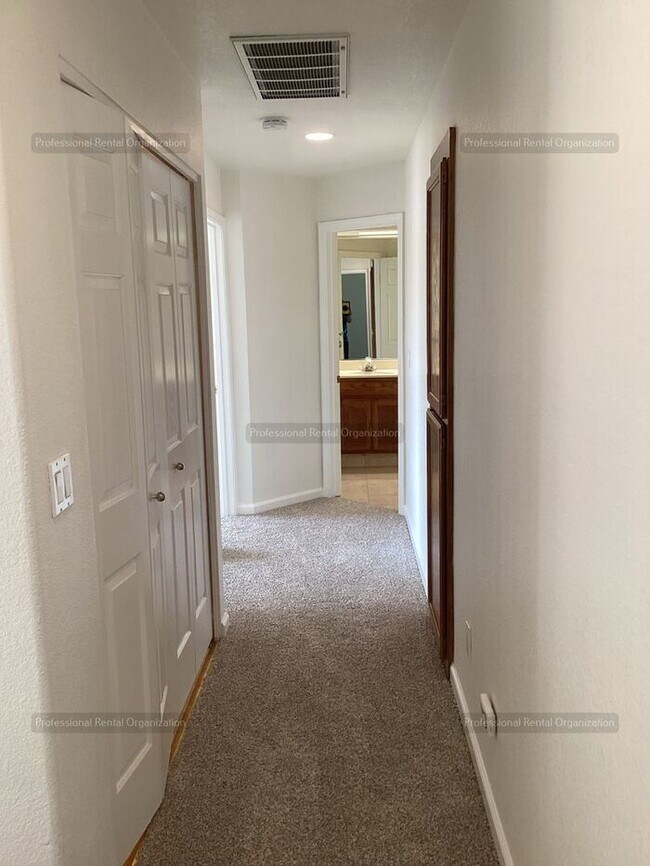 Building Photo - “Bright & Inviting Santa Rosa Home | Cathe...
