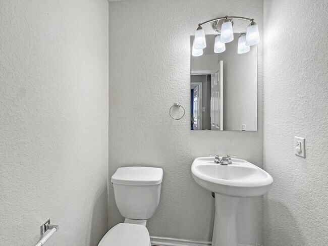 Building Photo - 1826 Strawhouse Way