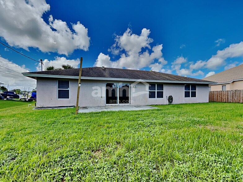 Building Photo - 2245 SW Savage Blvd