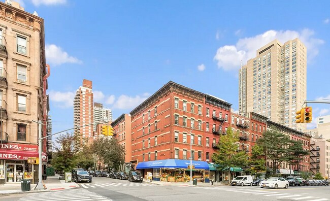 Building Photo - 1582 York Ave