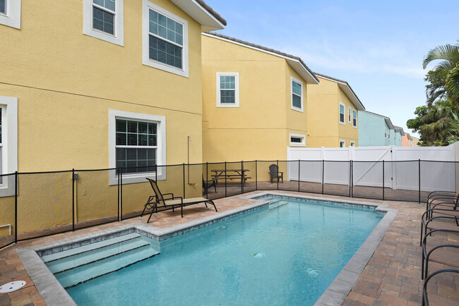 Building Photo - 132 Mediterranean Way