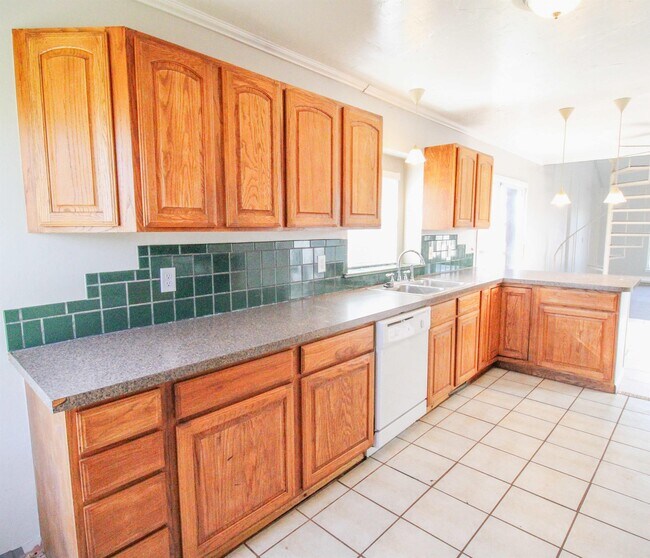 Building Photo - 8900 N Shannon Ave