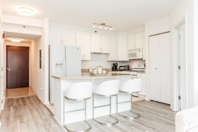 Building Photo - 33 W Ontario St