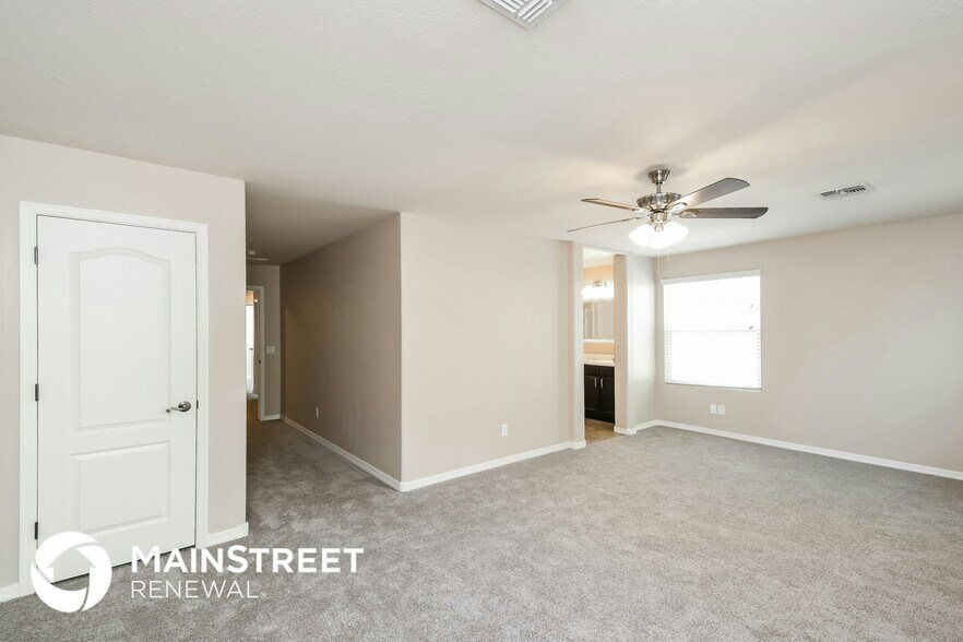 Building Photo - 4055 E Tulsa St