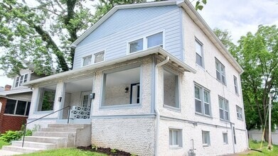 Building Photo - Historic Garfield Park Neighborhood Charmer!