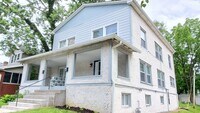 Building Photo - Historic Garfield Park Neighborhood Charmer!