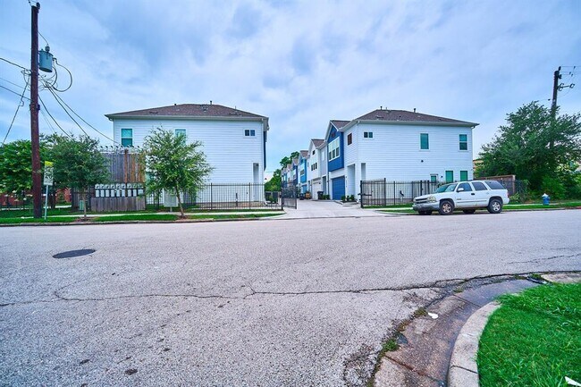 Building Photo - 3628 Griggs Rd