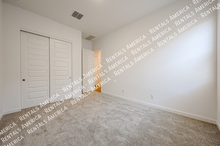 Building Photo - 23075 E Lords Wy