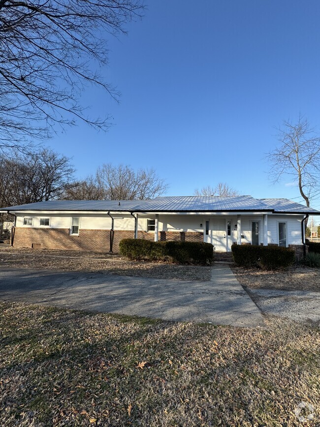 Building Photo - 1409 H C Mathis Dr