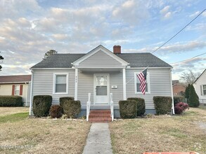 Building Photo - 902 Baxter St