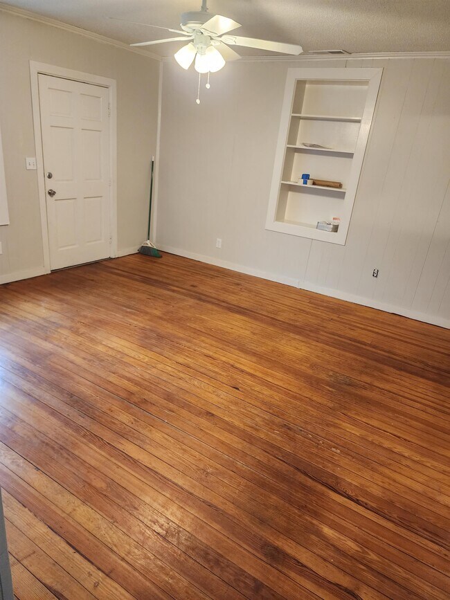 Building Photo - 1108 E 58th St