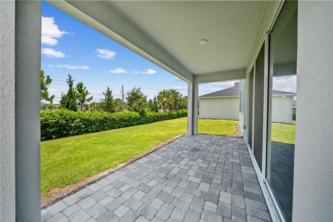 Building Photo - 1694 Pinecliff Dr